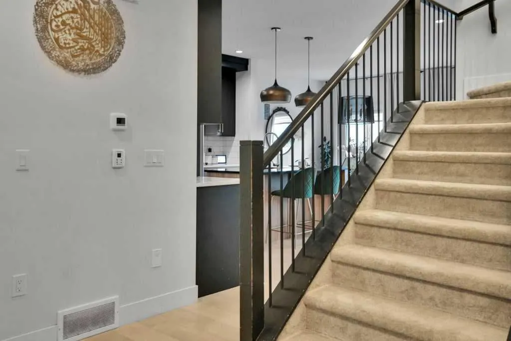 145 Corner Meadows Way NE