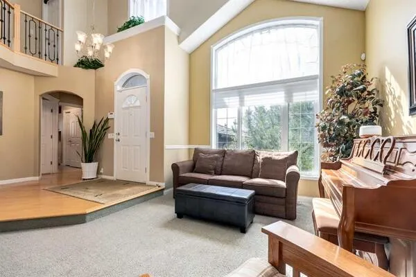 442 Sienna Heights Hill SW