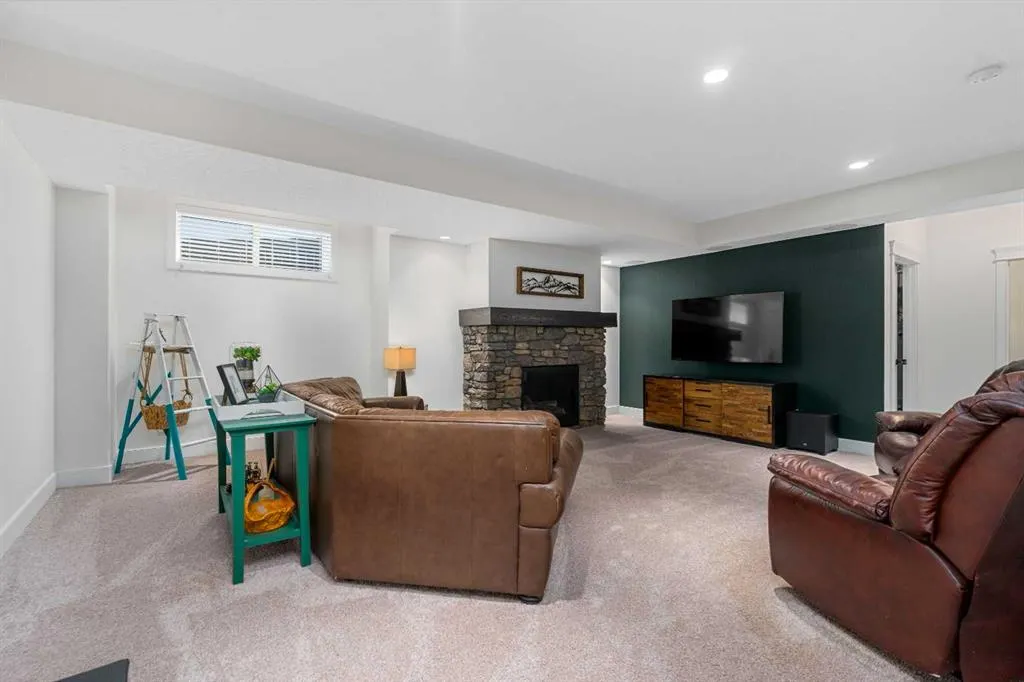1508 Coopers Point SW