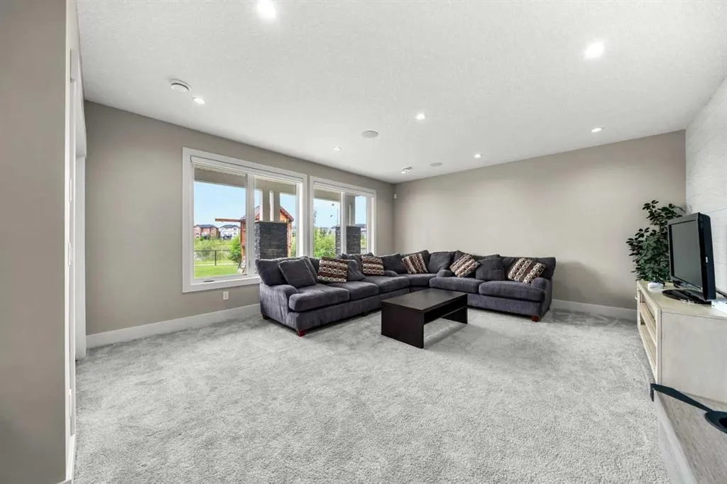 148 Kinniburgh Loop