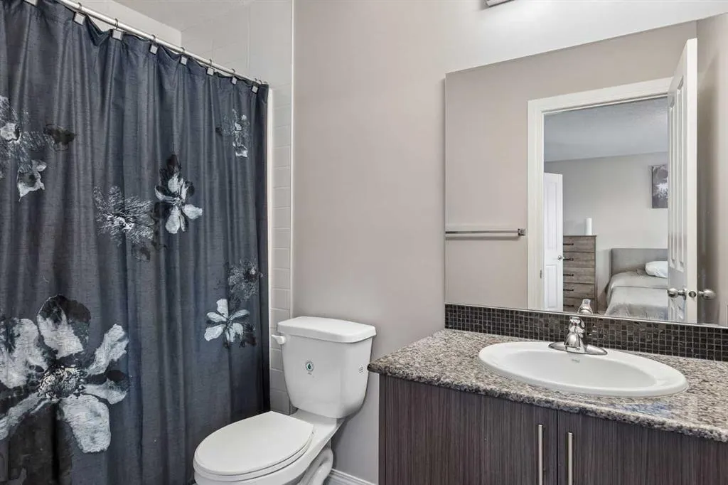 33 Legacy Gate SE