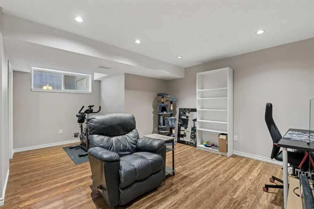 33 Legacy Gate SE