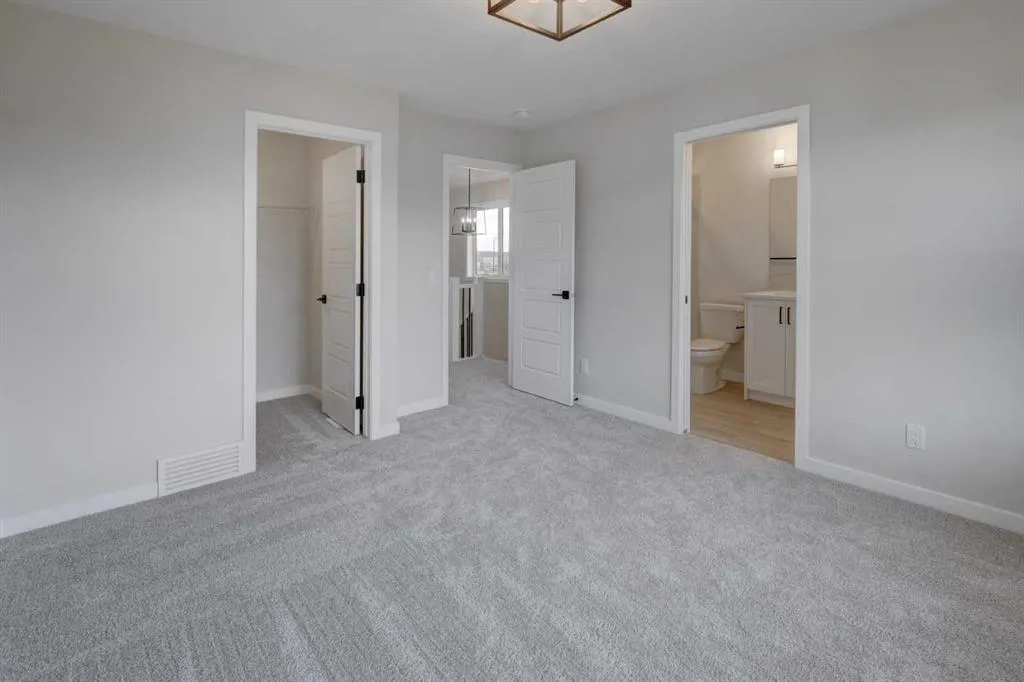 2002 Cobblebrook Crescent SW