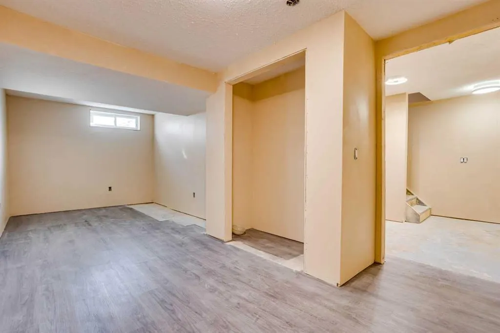 33 Poplar Crescent