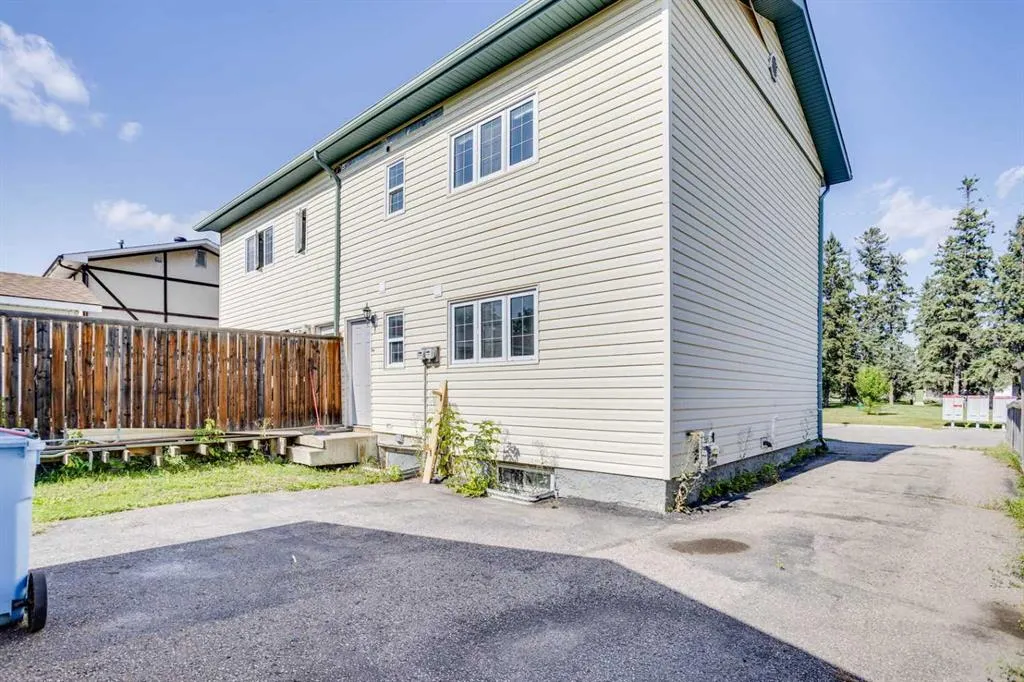 33 Poplar Crescent