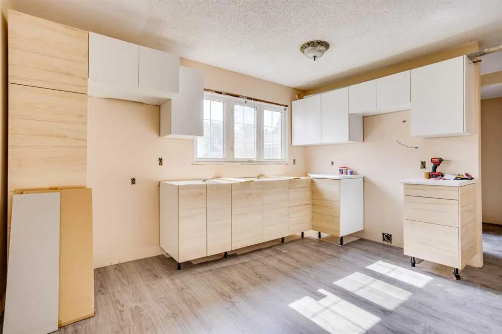 33 Poplar Crescent
