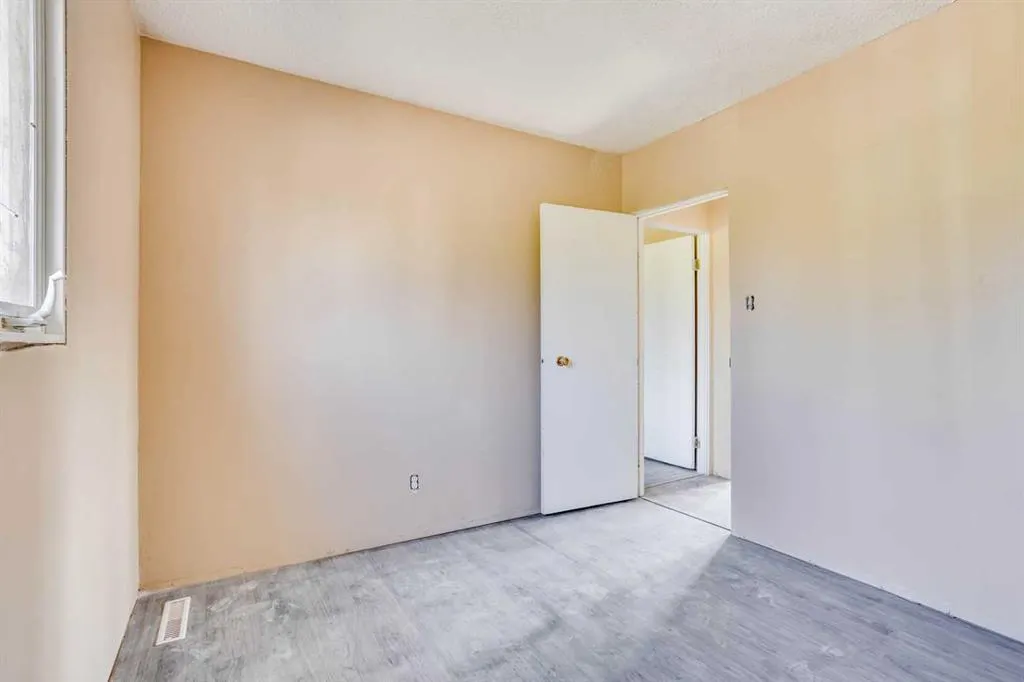 33 Poplar Crescent