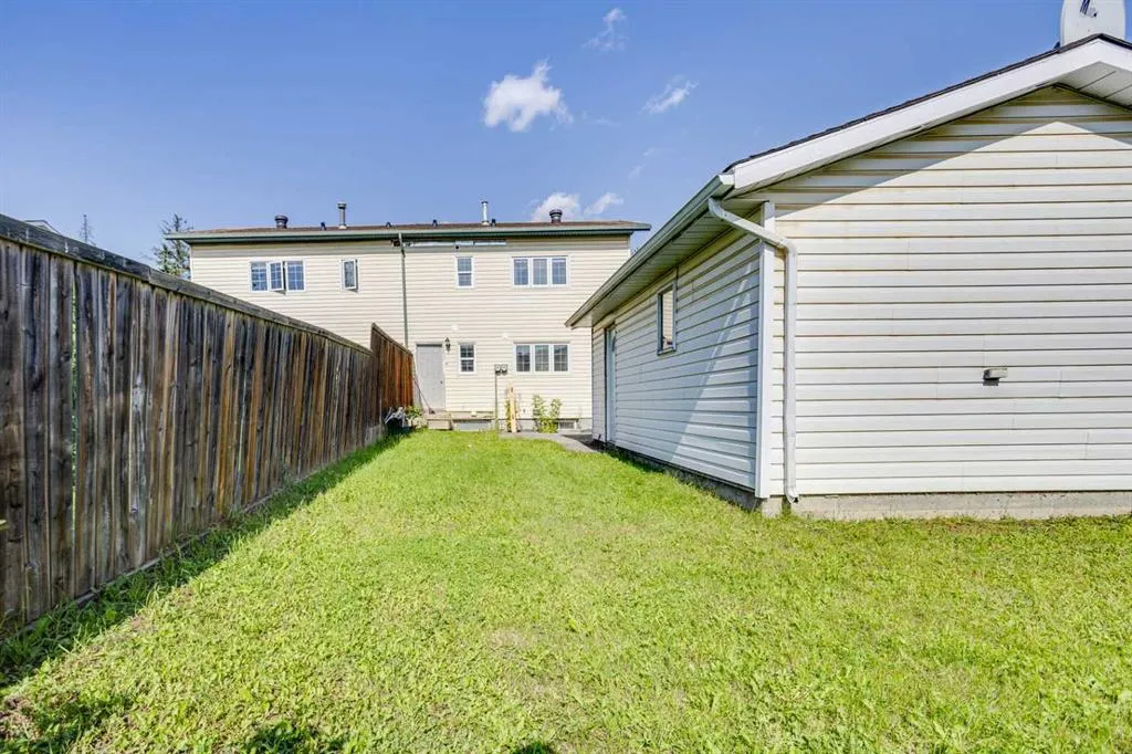 33 Poplar Crescent