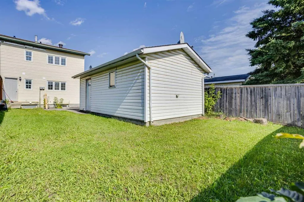 33 Poplar Crescent