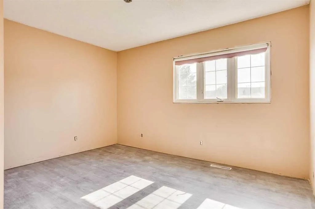 33 Poplar Crescent