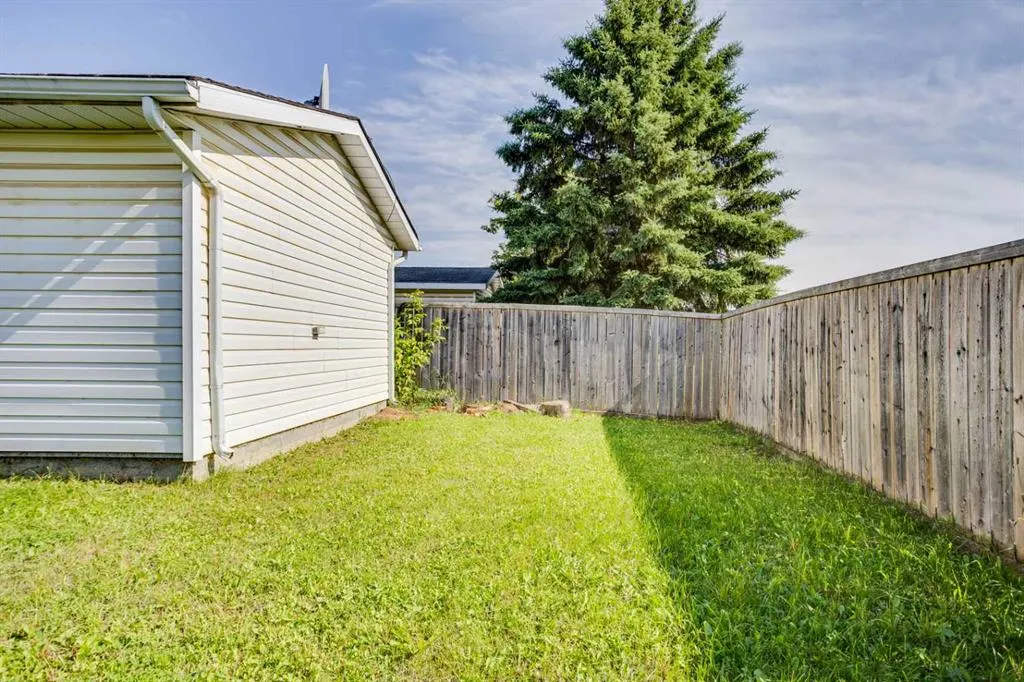 33 Poplar Crescent