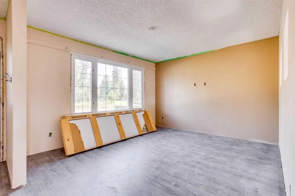 33 Poplar Crescent