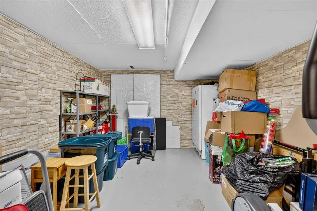 12 Brentwood Drive E