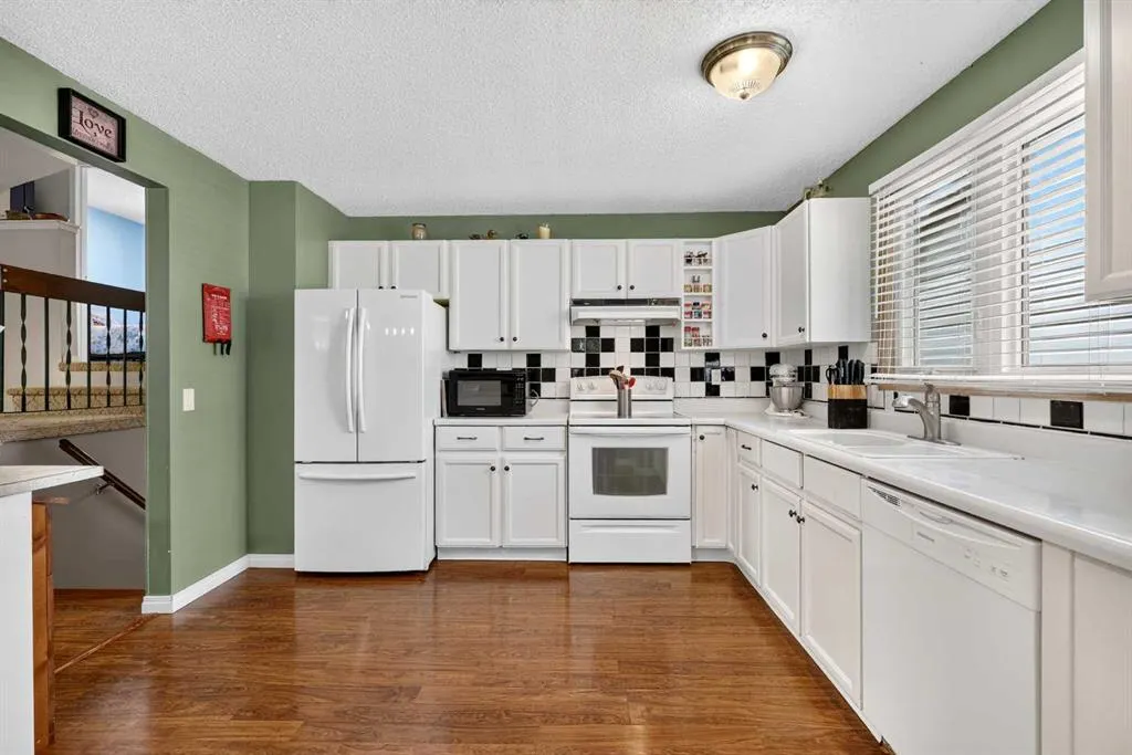 12 Brentwood Drive E