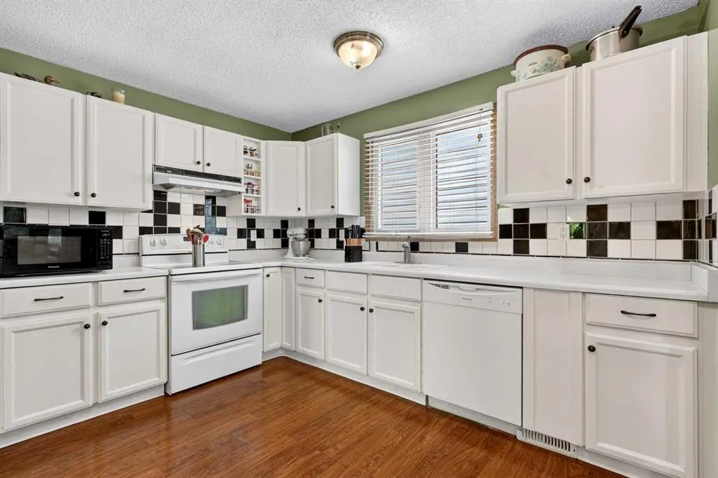 12 Brentwood Drive E
