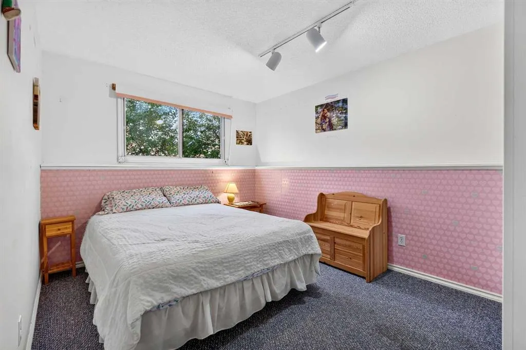 12 Brentwood Drive E
