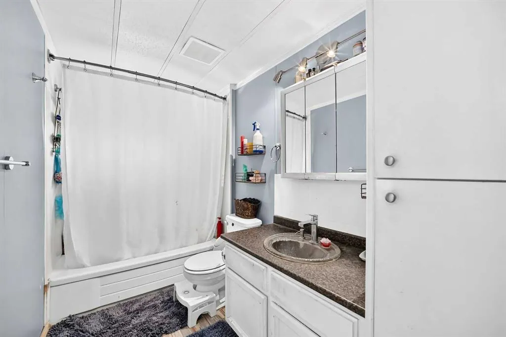 6724 17 Avenue SE #125