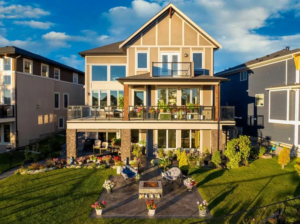 160 Kinniburgh Loop