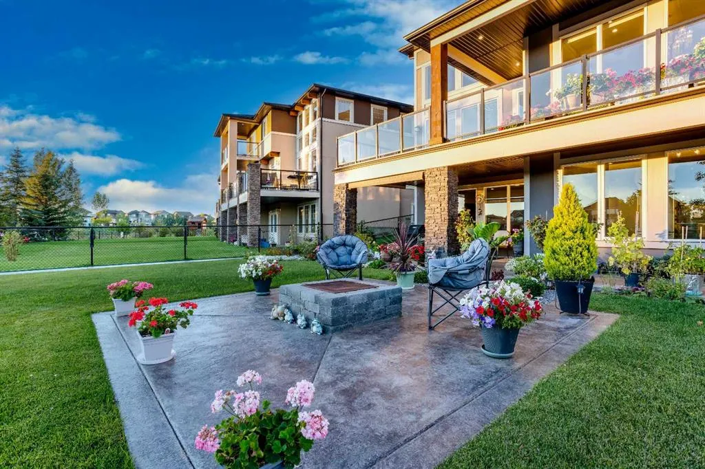 160 Kinniburgh Loop