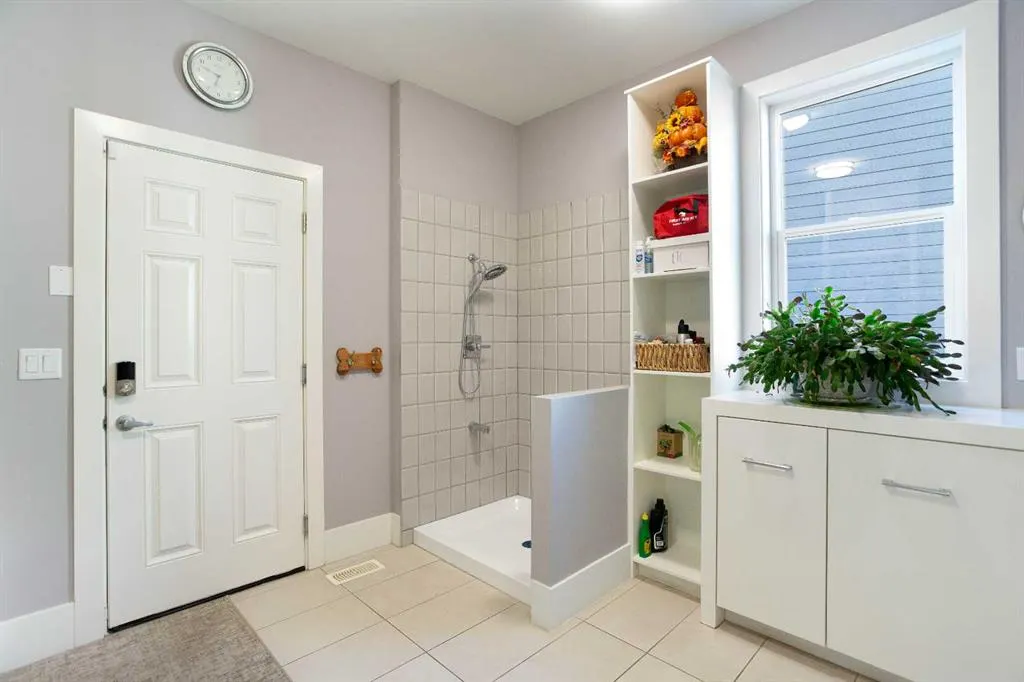 160 Kinniburgh Loop