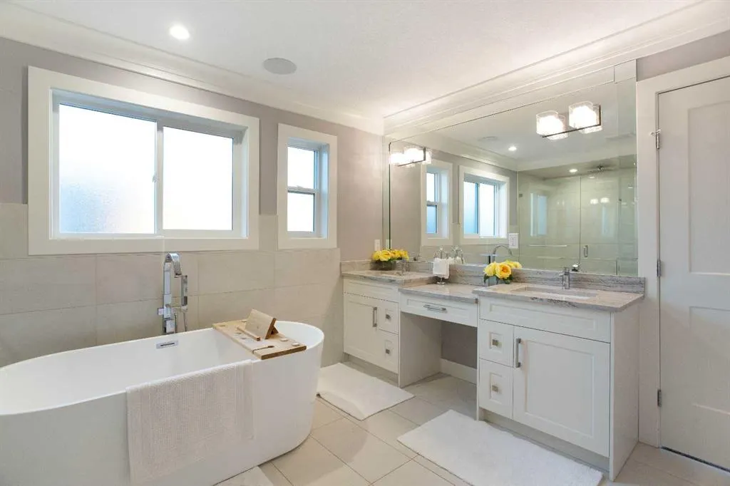 160 Kinniburgh Loop