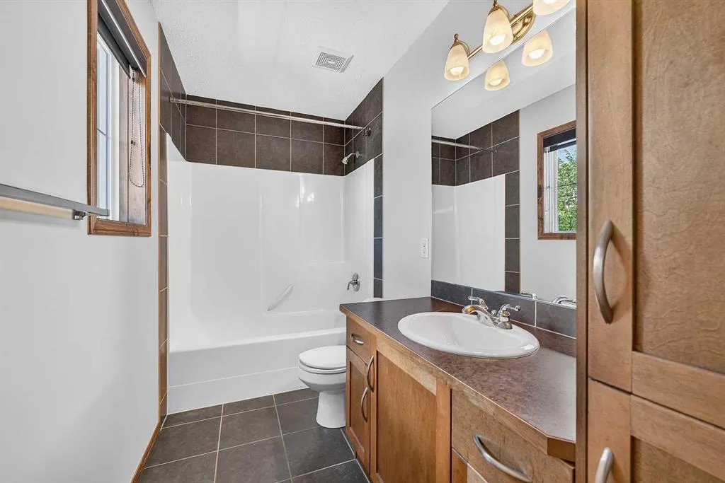 249 Elgin Manor SE