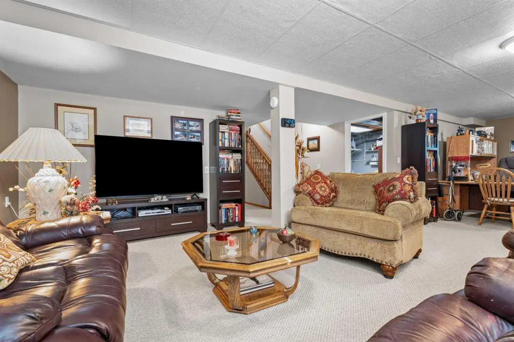319 De Foras Close NW
