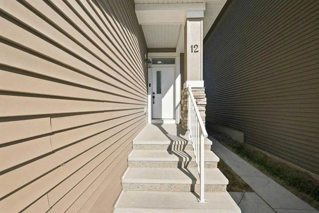 12 Corner Glen Row NE