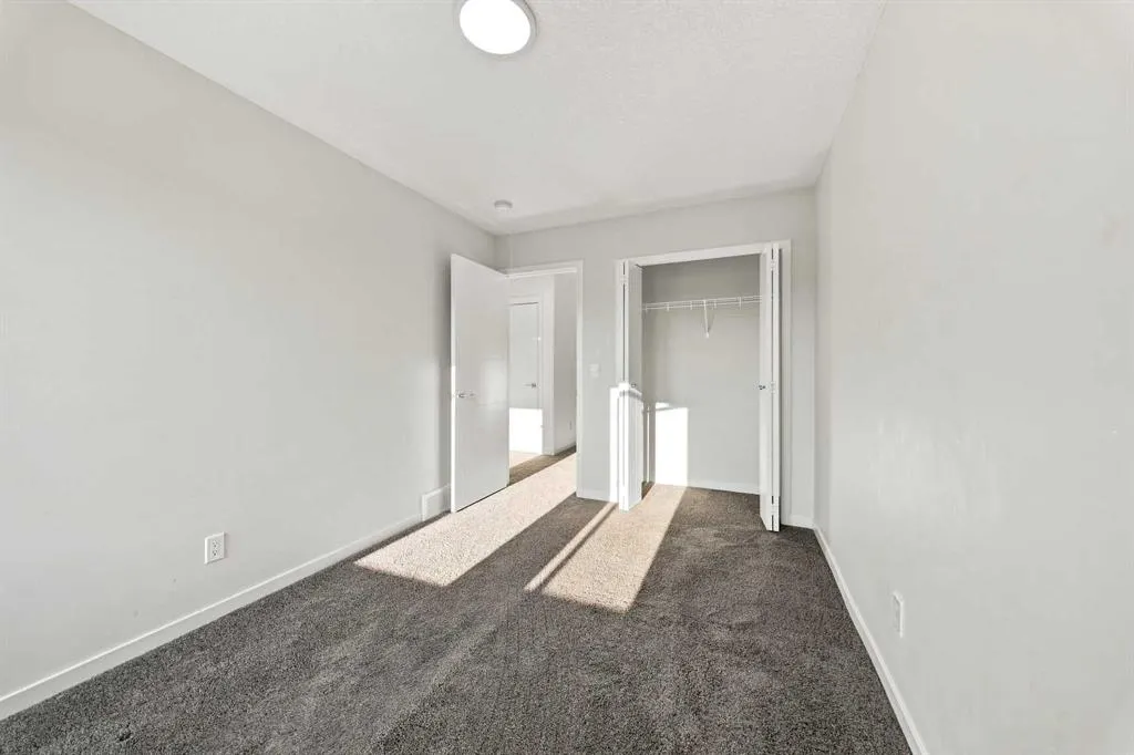 12 Corner Glen Row NE
