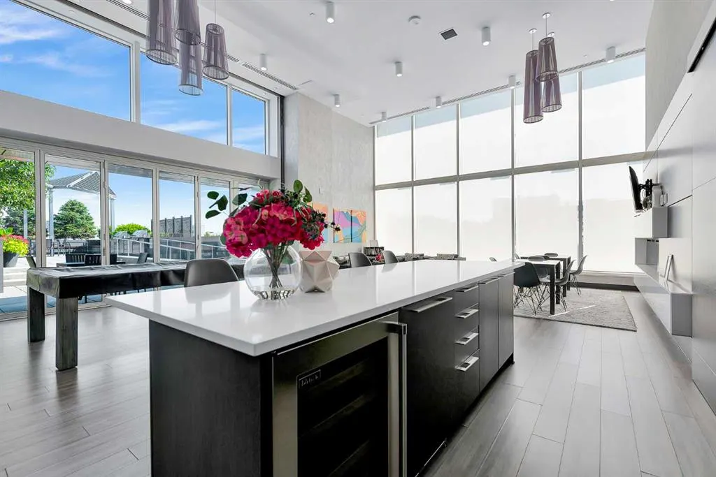 930 16 Avenue SW #2402