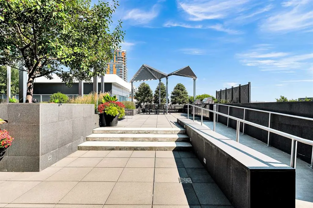 930 16 Avenue SW #2402