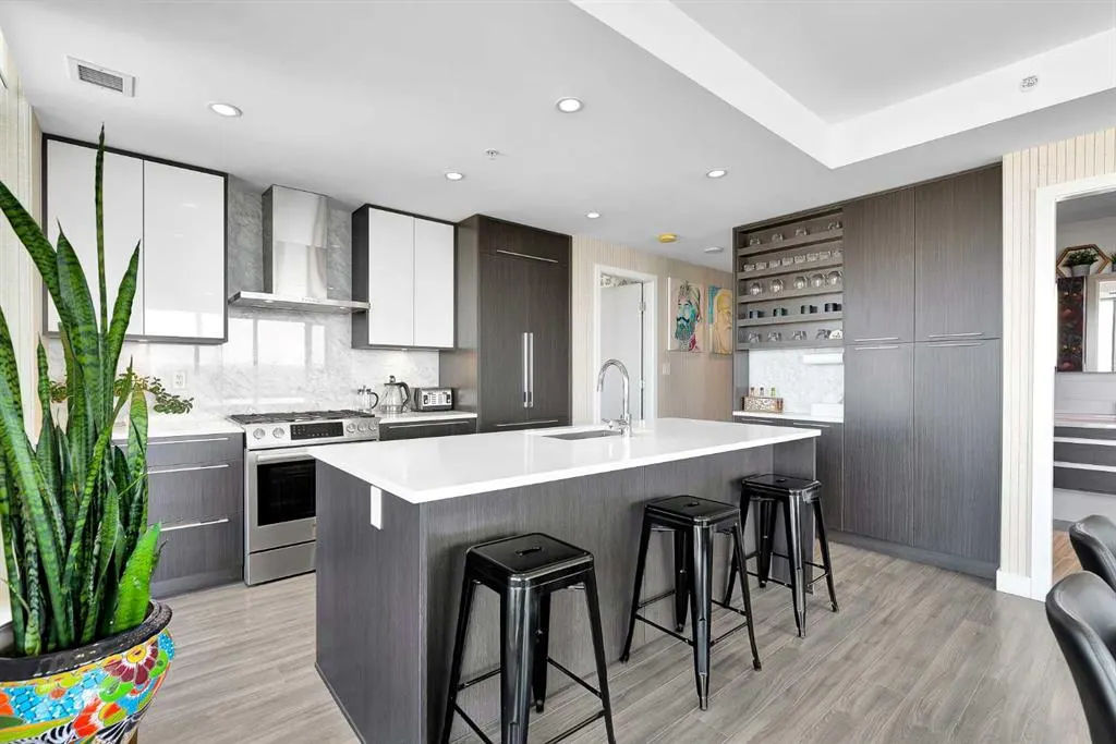 930 16 Avenue SW #2402