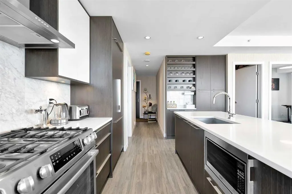 930 16 Avenue SW #2402