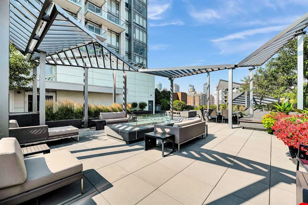 930 16 Avenue SW #2402