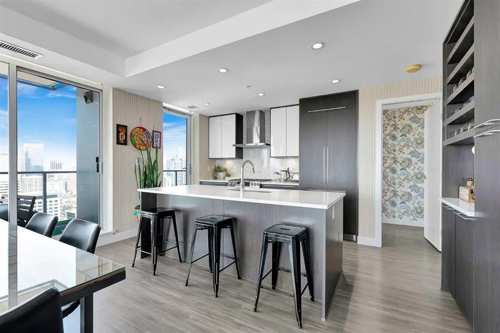 930 16 Avenue SW #2402