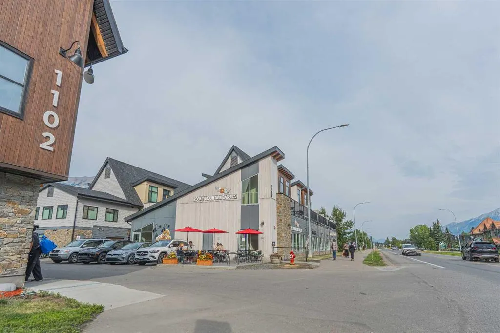1106 Bow Valley Trail #102