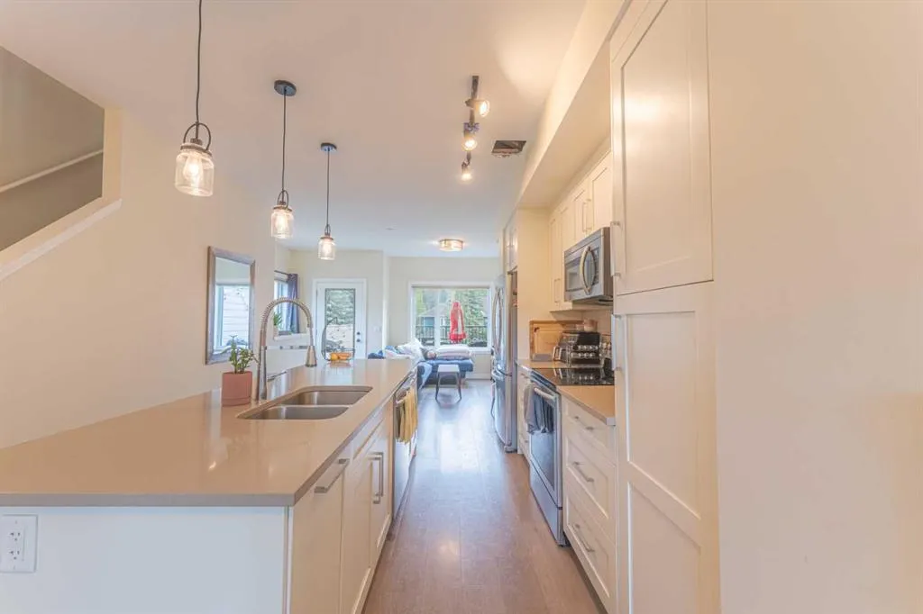 1106 Bow Valley Trail #102