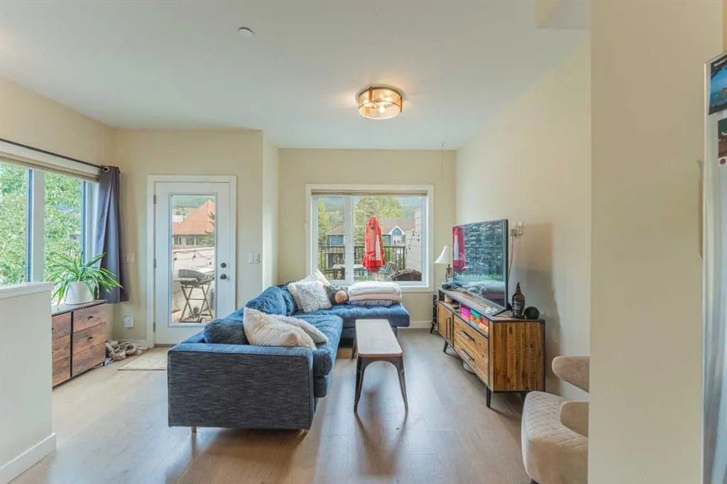 1106 Bow Valley Trail #102
