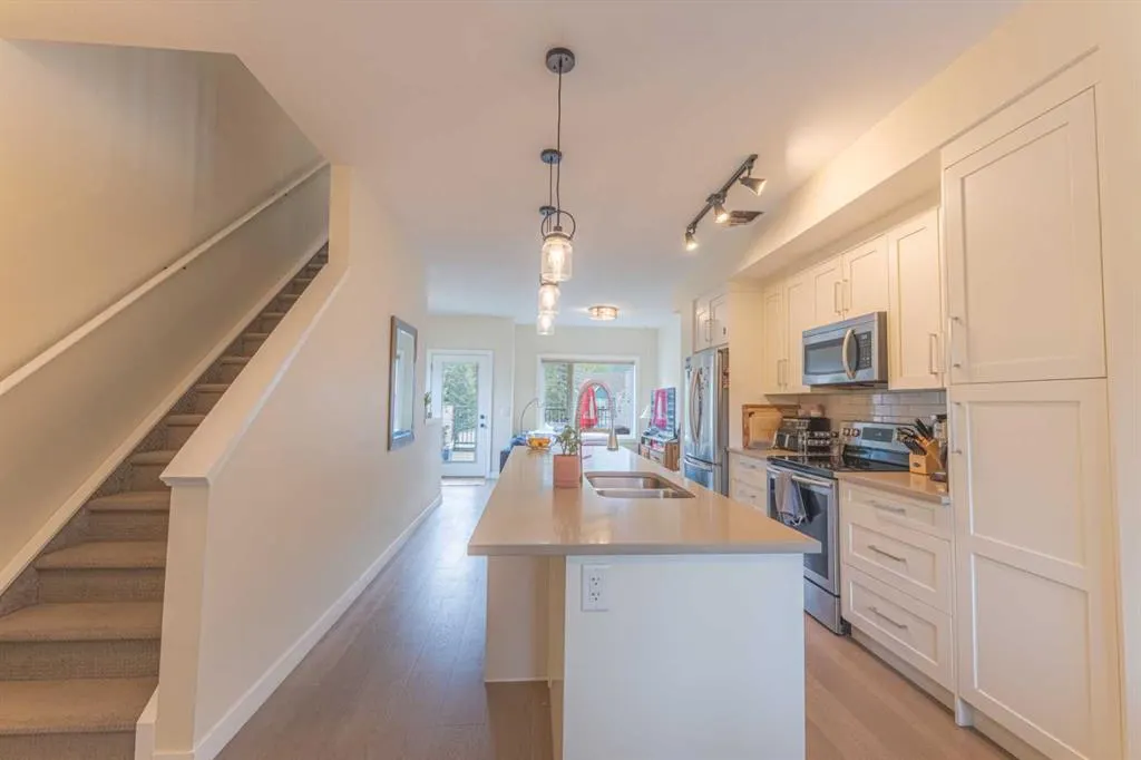 1106 Bow Valley Trail #102
