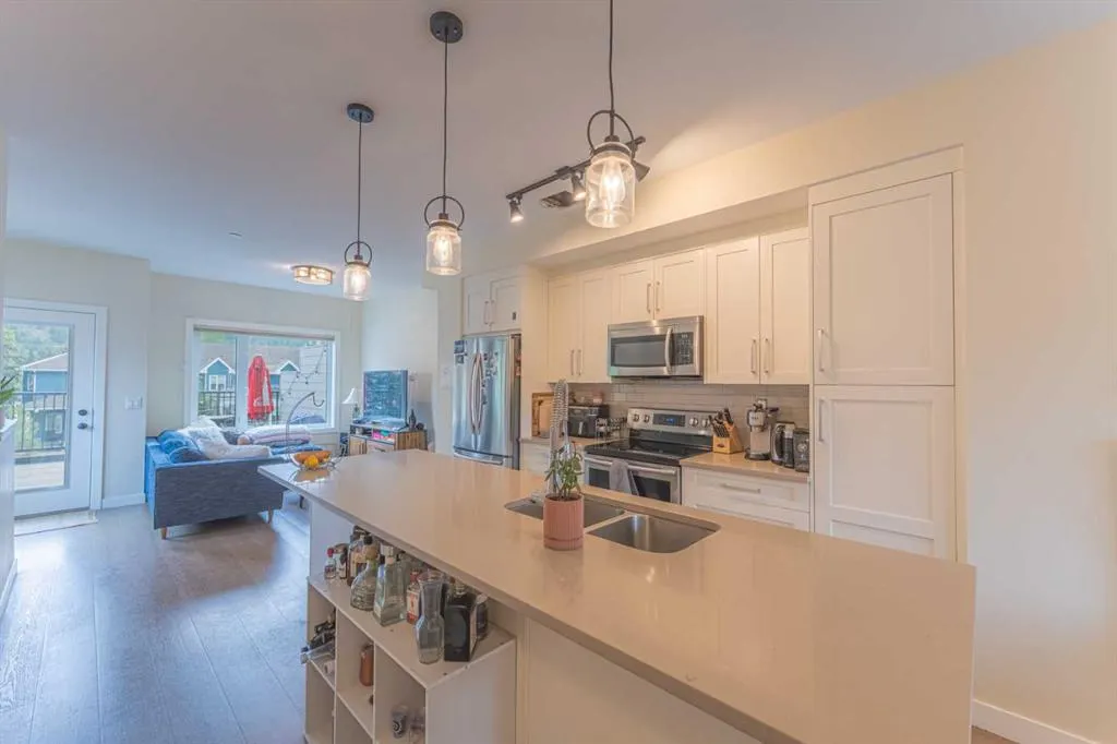 1106 Bow Valley Trail #102