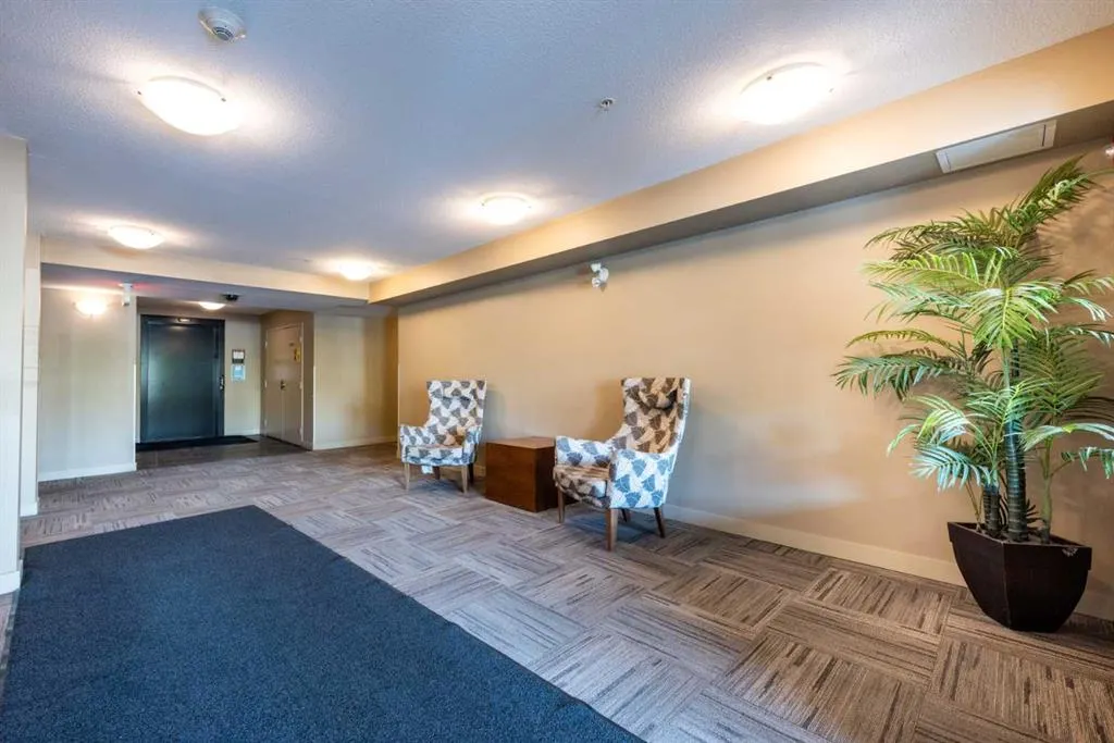 403 Mackenzie Way SW #8112