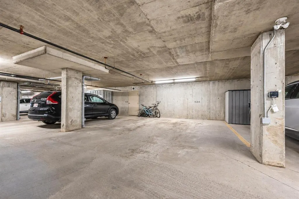 403 Mackenzie Way SW #8112