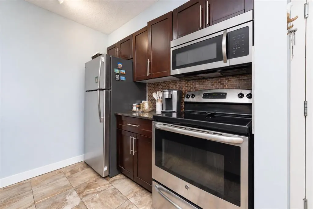 403 Mackenzie Way SW #8112