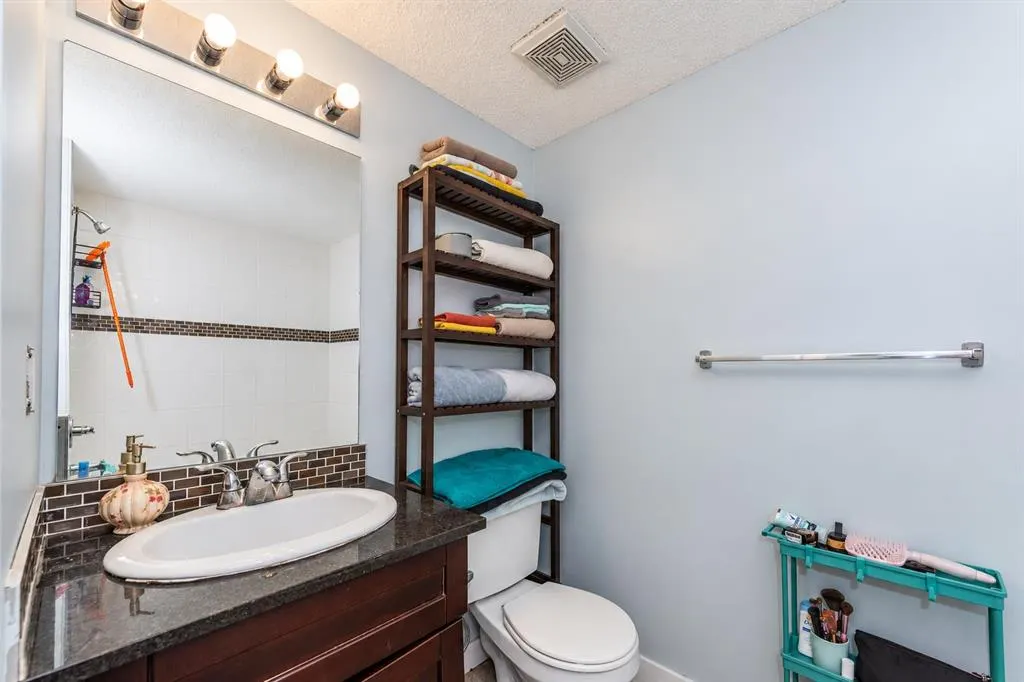 403 Mackenzie Way SW #8112