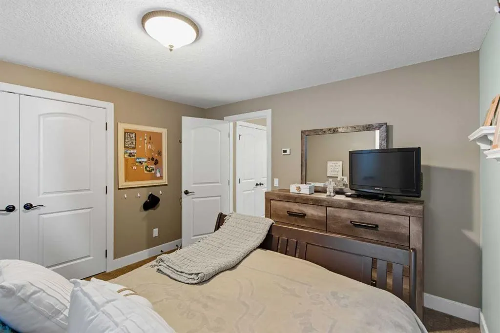 41 Evergreen Mount SW