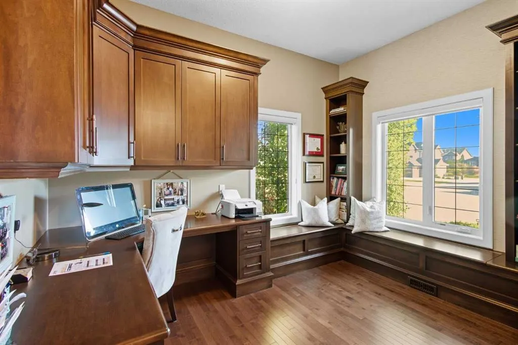 41 Evergreen Mount SW
