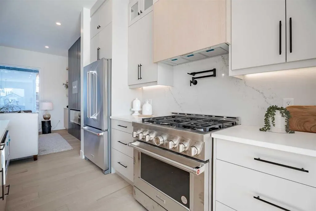 44 Collingwood Place NW