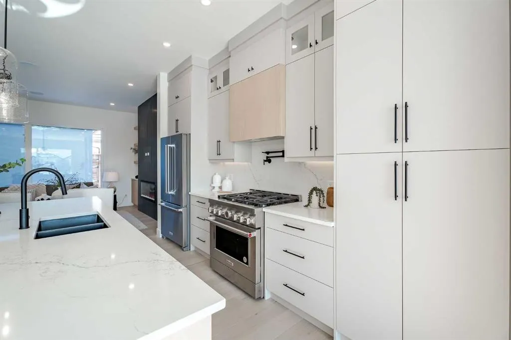 44 Collingwood Place NW