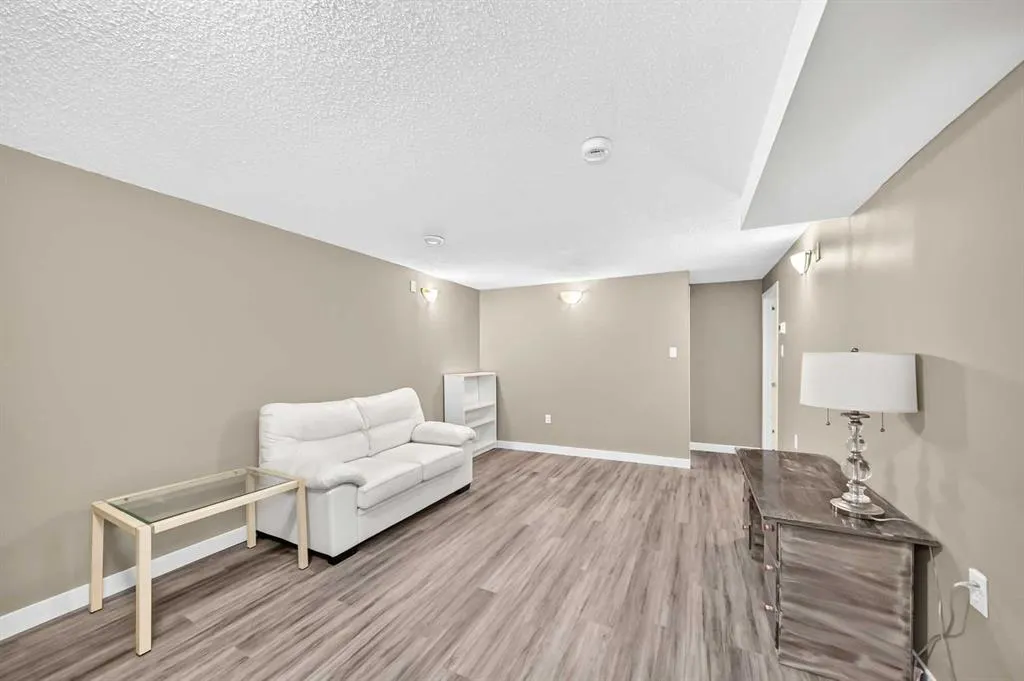 5112 Viceroy Drive NW