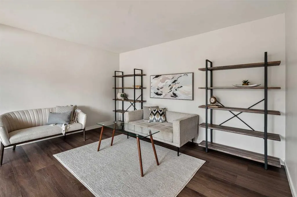 310 Kings Bay S